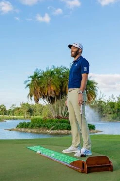 Perfect Putting Mat - Dustin Johnson - Standard Edition -Wilson Shop 71755QS0EsS. AC SL1500 dddd3234 19a2 44f6 bb3f c0c37fb3c19d