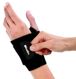 Mueller Sport Care Wraparound Moderate Wrist Support 6 Mueller Sport Care Wraparound Moderate Wrist Support -Wilson Shop Mueller Adjustable Wrist Support 2